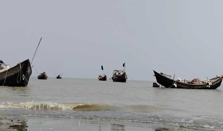 মাছ ধরায় ৫৮ দিনের নিষেধাজ্ঞা, প্রণোদনা বাড়ানোর দাবি জেলেদের