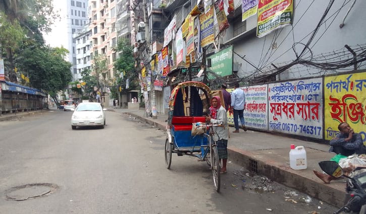 বেঁচে থাকার সংগ্রামে মিলিয়ে যায় উৎসবের আনন্দ