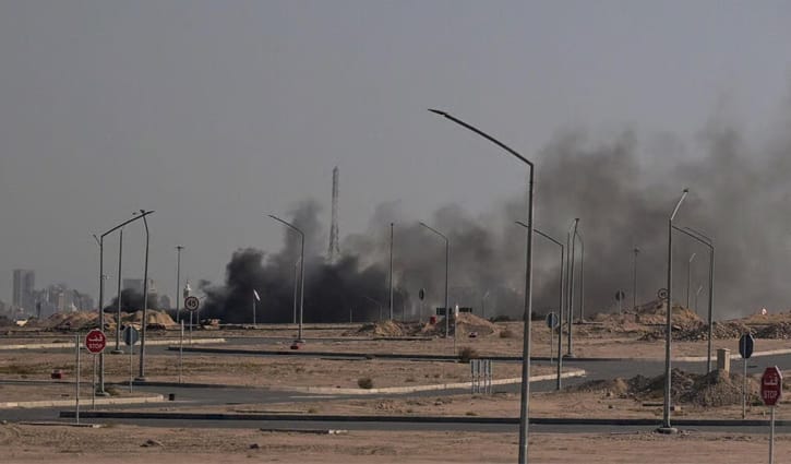 ড্রোন হামলায় সৌদি আরবের রিয়াদস্থ মার্কিন দূতাবাসে আগুন