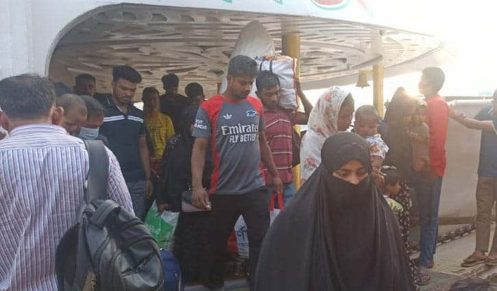 দক্ষিণাঞ্চলফেরত মানুষে সরগরম সদরঘাট