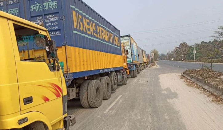 চট্টগ্রাম মহাসড়কে ঈদযাত্রায় ‘গলার কাঁটা’ কুমিল্লার যানজট