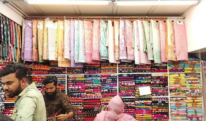 গাউছিয়ায় পাকিস্তানি পোশাকের দাপট, দামে অস্বস্তি ক্রেতাদের