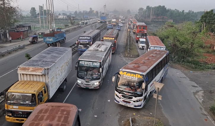 ঈদযাত্রায় বৃষ্টির বাগড়া, দীর্ঘ যানজট, রাতভর দুর্ভোগ