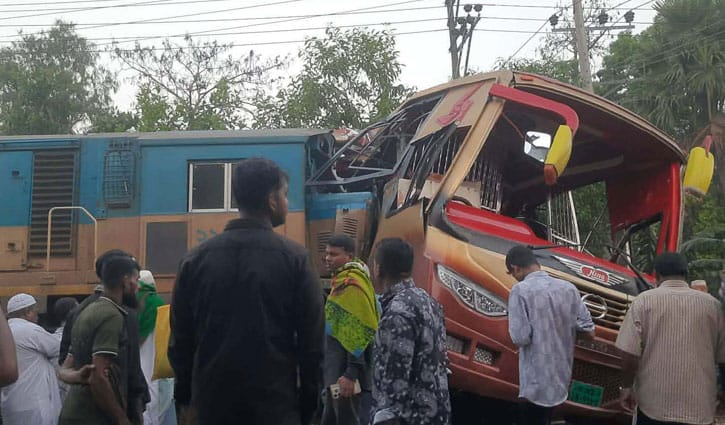 চট্টগ্রামের সঙ্গে সারা দেশের রেল যোগাযোগ বন্ধ