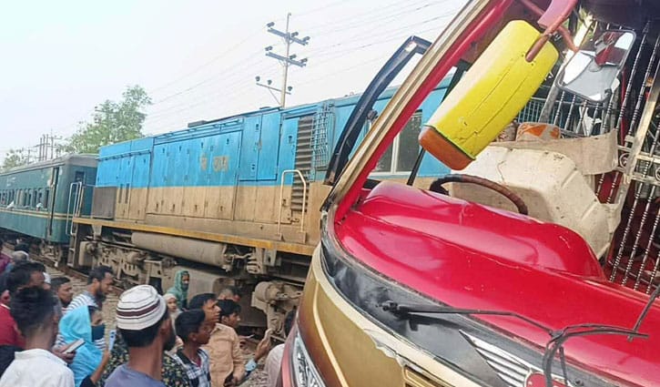 কুমিল্লায় দুর্ঘটনায় নিহত ১২ জনের পরিচয় মিলেছে 