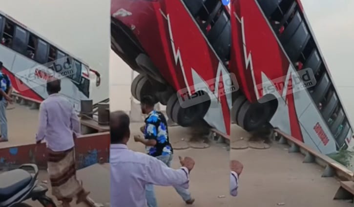 ফেরিতে উঠতে গিয়ে পদ্মায় বাস, অনেকের হতাহতের শঙ্কা