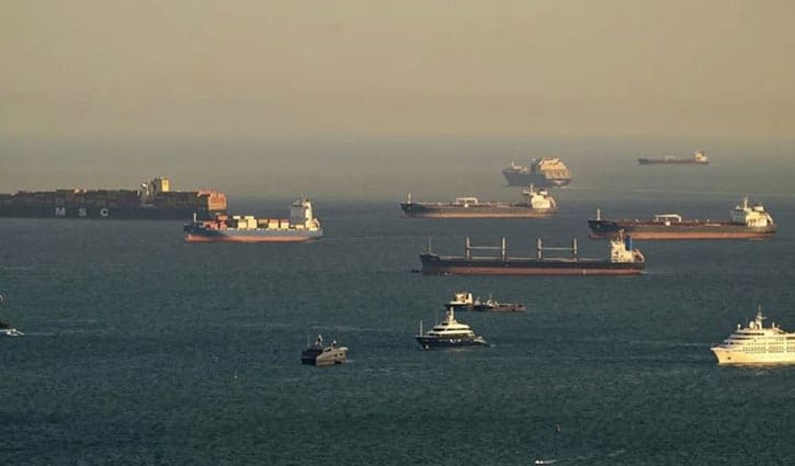 হরমুজ প্রণালি পার হওয়ার অনুমতি পেল আটকে পড়া বাংলাদেশের ৬ জাহাজ