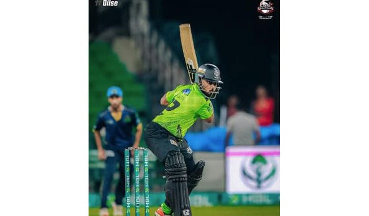 পারভেজের ঝড়ের পর মোস্তাফিজের ২ উইকেট