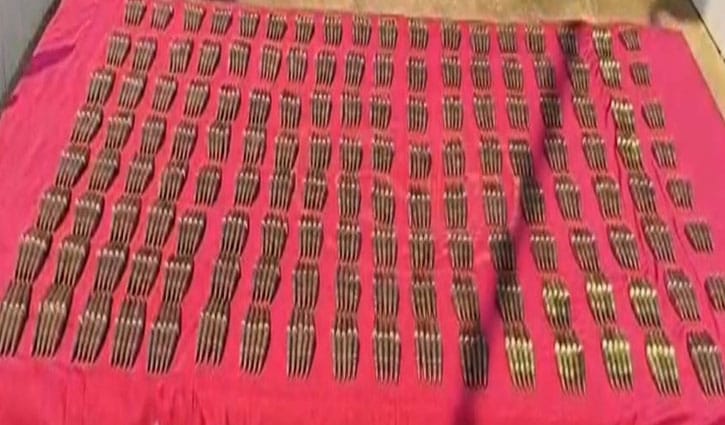 বিজিবির উপস্থিতি টের পেয়ে পালালেন ৪ জন, ফেলে যাওয়া ব্যাগে মিলল ১৪০০ গুলি