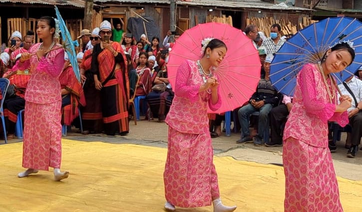 বর্ষবরণ উৎসব ঘিরে রঙিন পাহাড়