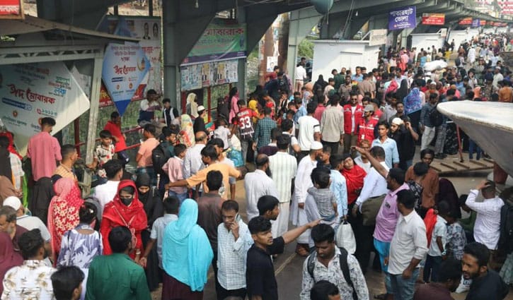 ঈদযাত্রার শেষ দিনেও সদরঘাটে ভিড় 