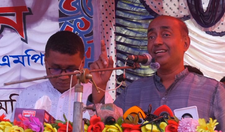 তেলের কালোবাজারি রোধে প্রয়োজনে মৃত্যুদণ্ডের শাস্তি প্রয়োগের হুঁশিয়ারি আইনমন্ত্রীর