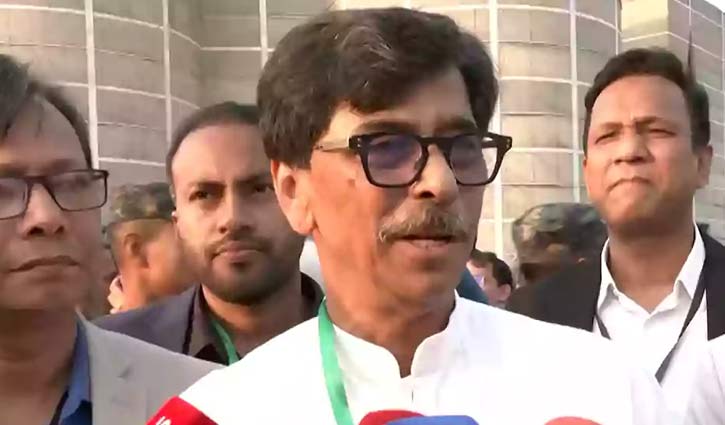 কুমিল্লায় বাস-ট্রেন সংঘর্ষে প্রাণহানিতে কৃষিমন্ত্রীর শোক    