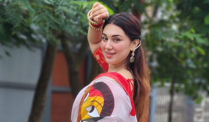 কাদা ছোড়াছুড়িতে জড়াবেন না, ভক্তদের উদ্দেশে অপু বিশ্বাস