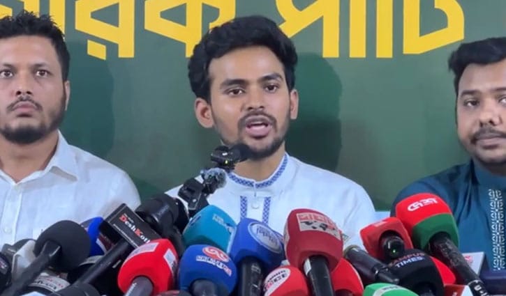 সরকারের মধ্যে স্বৈরাচারের সব লক্ষণ ফুটে উঠছে: আসিফ মাহমুদ 