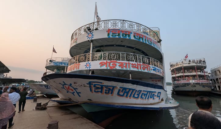 ট্রলারে ধাক্কা, প্রিন্স আওলাদ-৭ এর রুট পারমিট স্থগিত