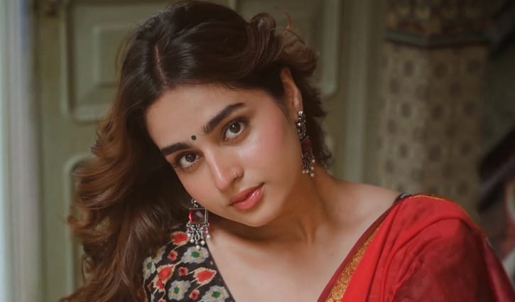 প্রতিদিনই ধর্ষণের হুমকি পাই: আয়েশা