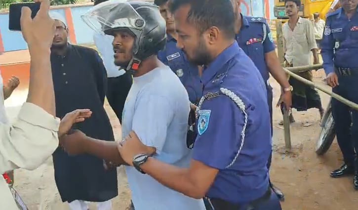 তেল নেয়াকে কেন্দ্র করে বাগবিতণ্ডা, আটক ২