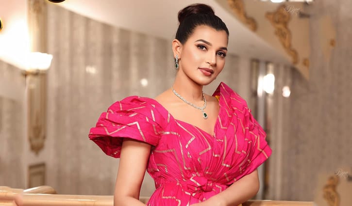 রাজনীতির মাঠে চিত্রনায়িকা বর্ষা!