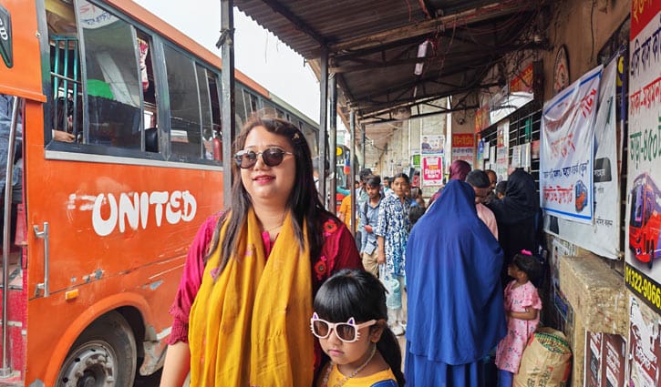 ফিরতি যাত্রার বদলে গ্রামমুখী মানুষ, বাস টার্মিনালে ব্যতিক্রমী ভিড়