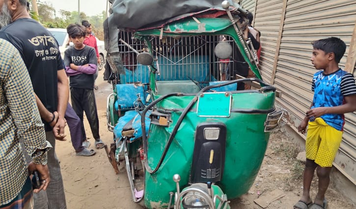 কেরাণীগঞ্জে অ্যাম্বুলেন্স ও অটোরিকশা সংঘর্ষে আহত ৬