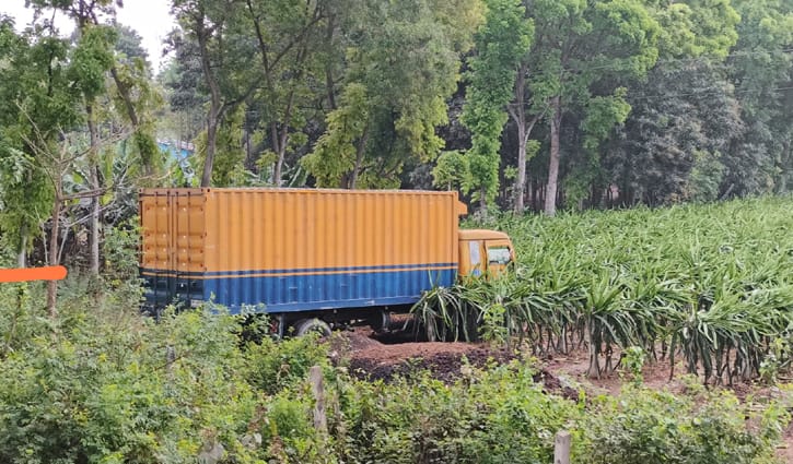 ঝিনাইদহে কাভার্ডভ্যান চাপায় ব্যবসায়ী নিহত