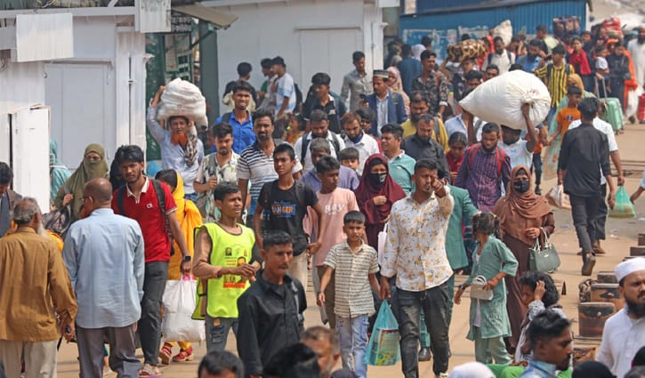 স্বস্তিতে কর্মস্থলে ফিরছে মানুষ