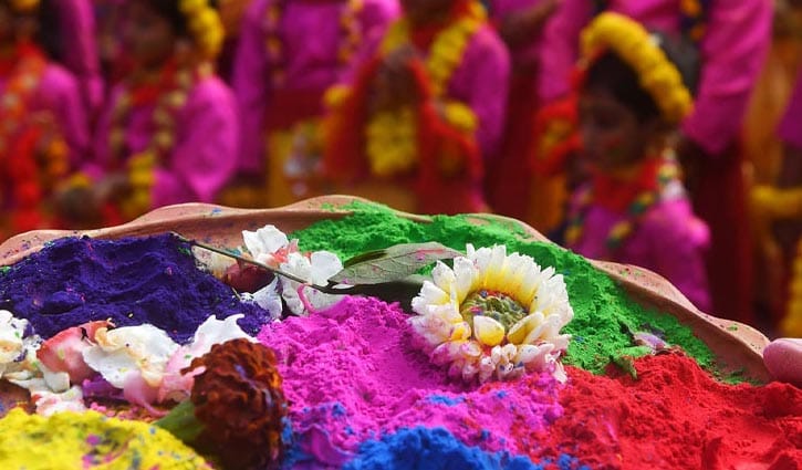 আজ শুভ দোলযাত্রা