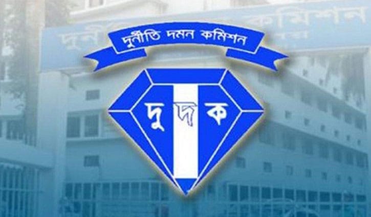 দুই কমিশনারসহ দুদক চেয়ারম্যানের পদত্যাগ