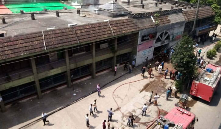 ষোলশহরে শপিং কমপ্লেক্সে আগুন