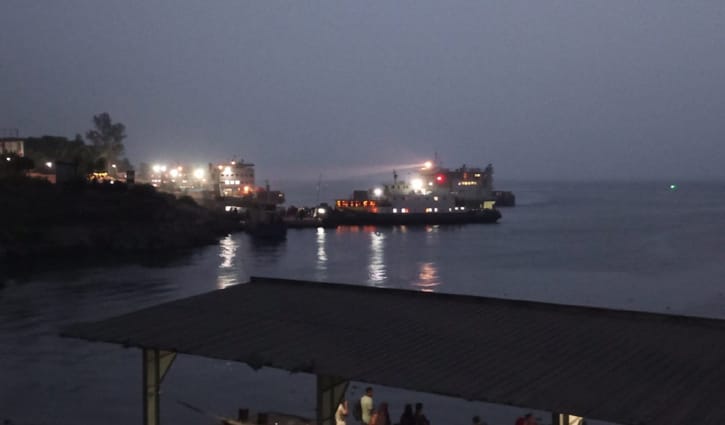 ঝড়ো হাওয়া: পাটুরিয়া-দৌলতদিয়া নৌরুট বন্ধ