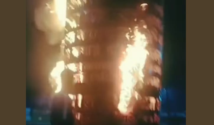 শরীয়তপুরে জুলাই স্মৃতিস্তম্ভে আগুন
