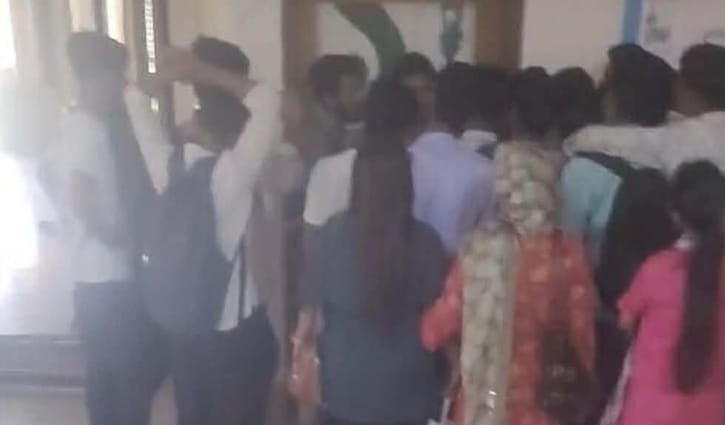 ধর্ষণের শিকার ছাত্রীকে নিরাপত্তা দেওয়ায় গবিসাসে গকসুর ‘মব’