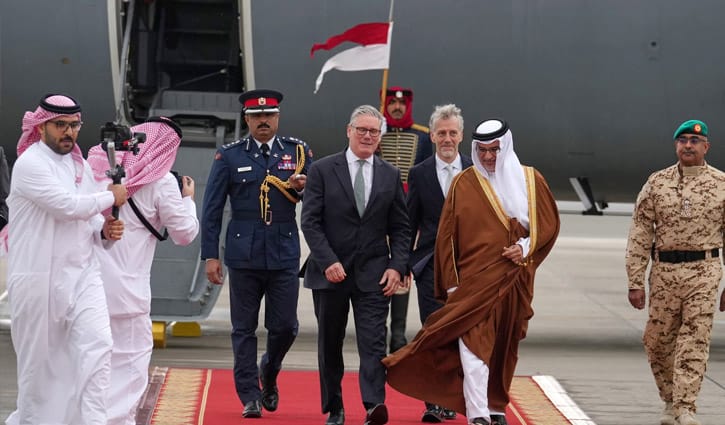 আস্থাহীনতায় যুক্তরাষ্ট্র: নতুন নিরাপত্তা অংশীদার খুঁজছে গালফ