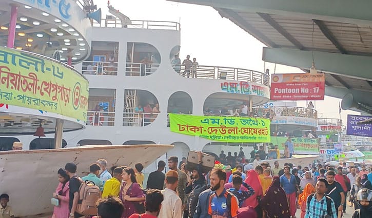 সদরঘাটে ভিড় থাকলেও নেই বিড়ম্বনা 