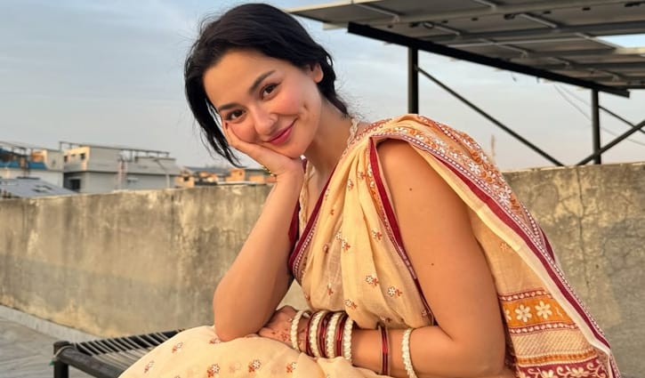 ঈদে শাড়িতে হানিয়া, হতাশ ভক্তরা