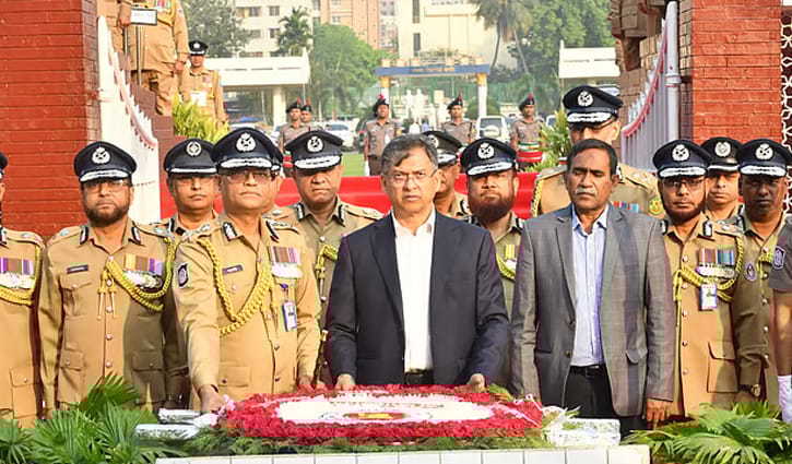 শহীদ পুলিশ সদস্যদের প্রতি স্বরাষ্ট্রমন্ত্রী ও আইজিপির শ্রদ্ধা