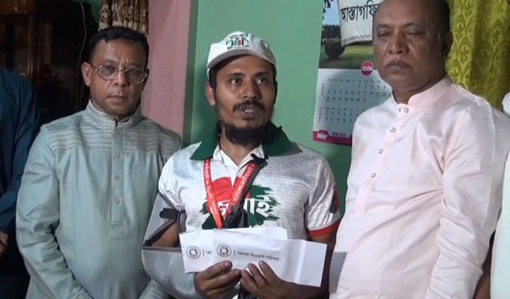 গণঅভ্যুত্থানে পুলিশের গুলিতে আহত হোসেনের চিকিৎসায় সহায়তা দিলেন প্রধানমন্ত্রী