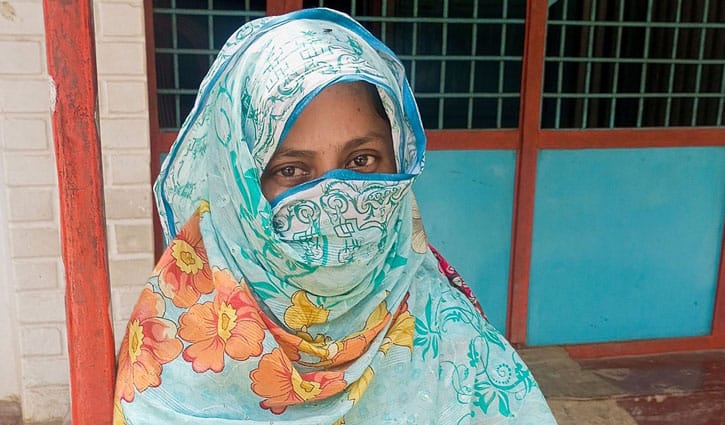 বিয়ের দাবিতে অনশনে দুই সন্তানের মা, বাড়ি ছেড়ে পালিয়েছে প্রেমিক