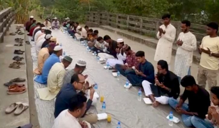 বরগুনায় নিষিদ্ধ ছাত্রলীগের ইফতার পার্টি 