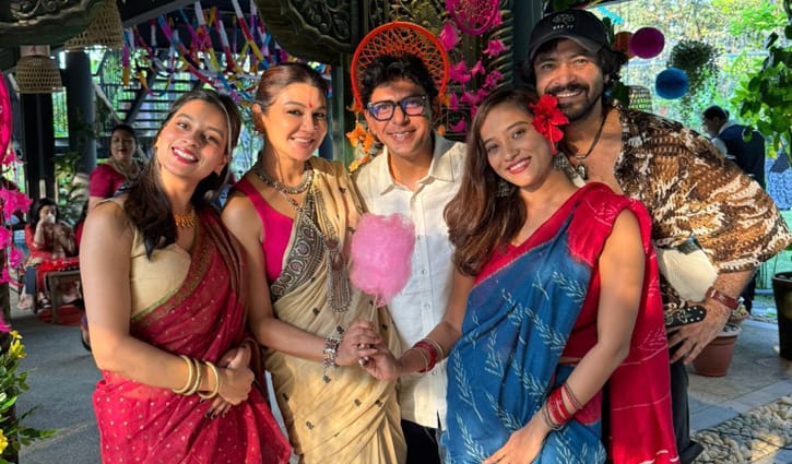 ‘নিজ হাতে মাখা পান্তা-ইলিশ, সঙ্গে একরাশ বাঙালিয়ানা’