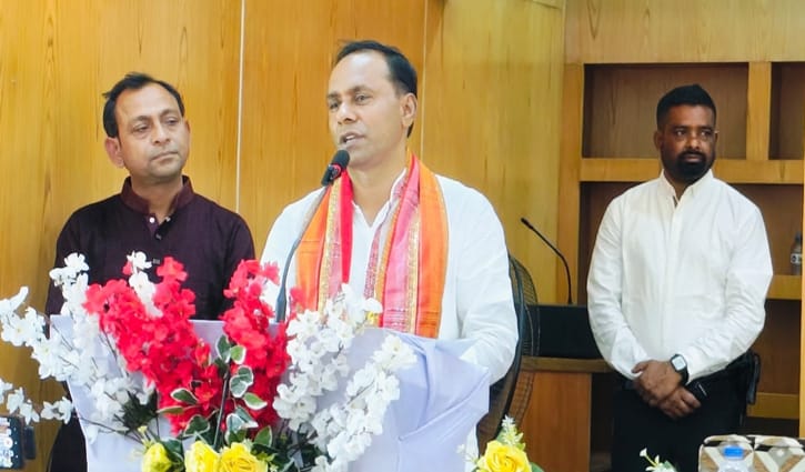 রাজনৈতিক দলের পেছনে দাঁড়িয়ে স্লোগান দেওয়া শিক্ষকদের কাজ নয়: ডেপুটি স্পিকার