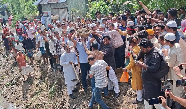 সরকার দক্ষ জনগোষ্ঠী গড়ে তুলতে চায়: চিফ হুইপ