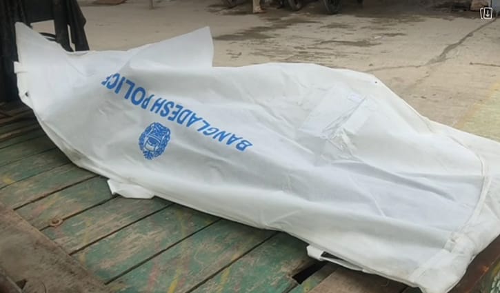 সড়কে পড়ে ছিল নারী ও বৃদ্ধের লাশ