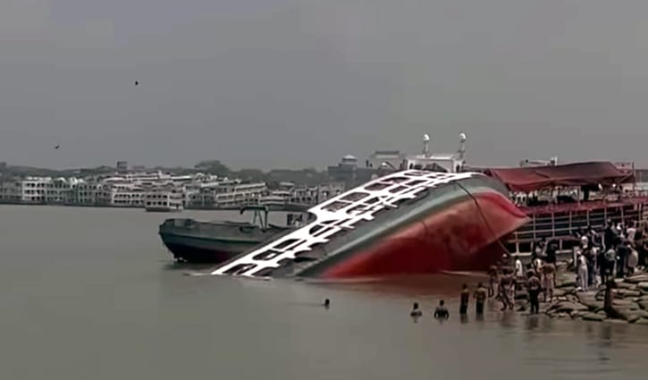 চরমোনাই মাহফিলে আসা একটি লঞ্চ ডুবে গেছে