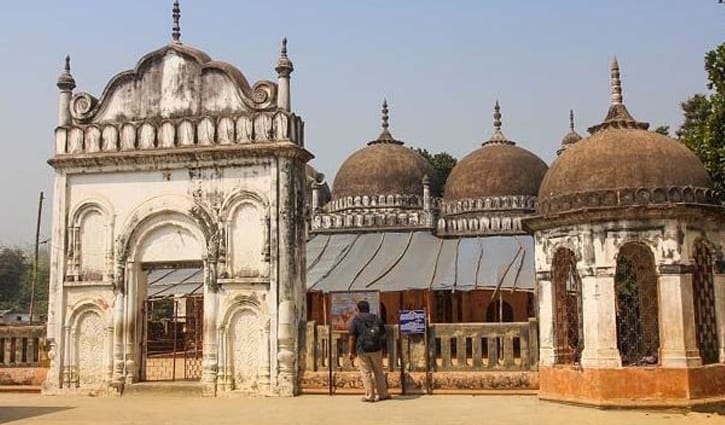 মসজিদের টাকা নিয়ে ফেরত দিলেন জামায়াত নেতাকর্মীরা