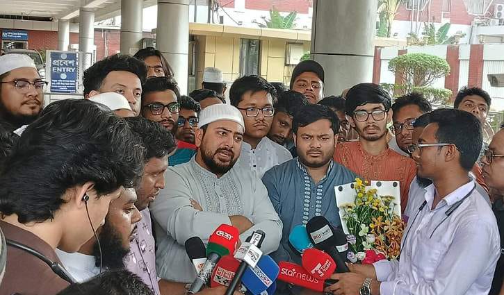 সামনের অর্থনৈতিক মন্দায় রাজনৈতিক ঐক্য ছাড়া সরকার টিকবে না: নাহিদ