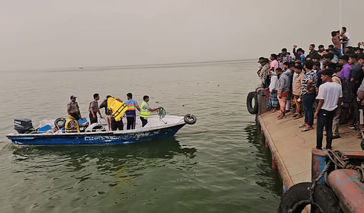 বাসে ছিলেন ৪০ জন যাত্রী, ঘটনাস্থলে উদ্ধারকারী ‘হামজা’