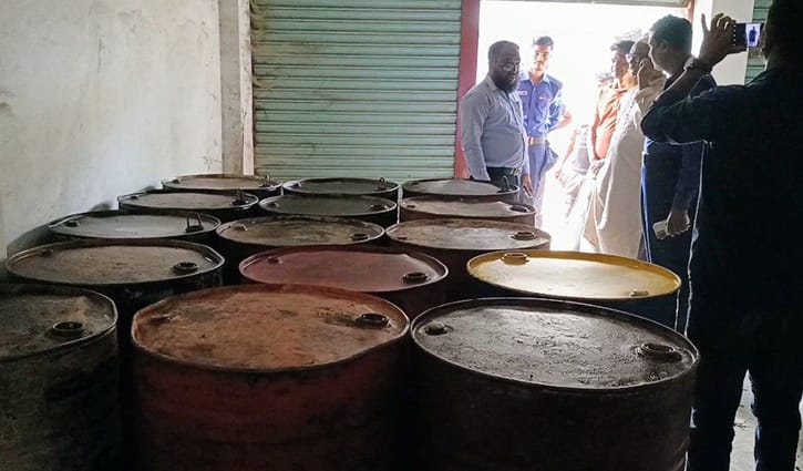 মুকসুদপুরে জ্বালানী তেল মজুতের দায়ে ব্যবসায়ীকে জরিমানা