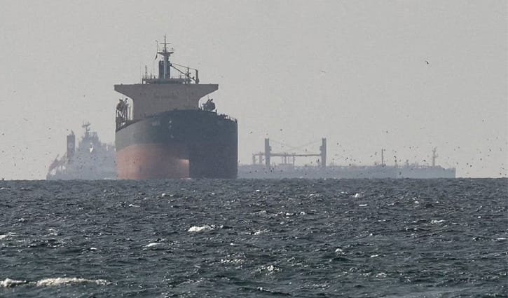 ওমান উপসাগরে তেলবাহী ট্যাঙ্কারে হামলা